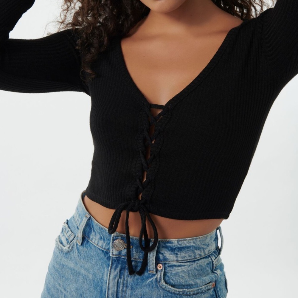 NWT 🔸 Garage long sleeve ruched front top